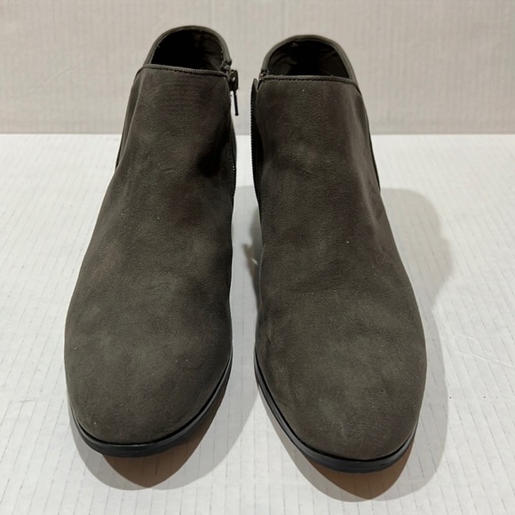 STYLE & CO Wileyy Gray Faux Suede Ankle Booties Women's size 10.5M - Picture 1 of 7